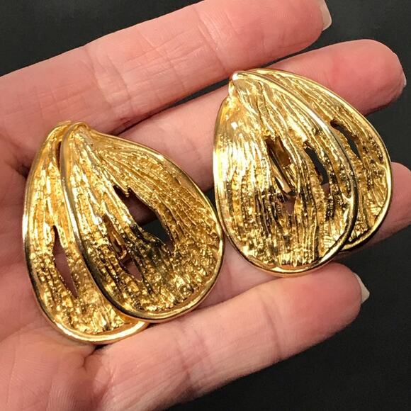 Vintage Signed Craft Runway Oversized Brutalist Textured Gold Clip On Earrings - Picture 1 of 16